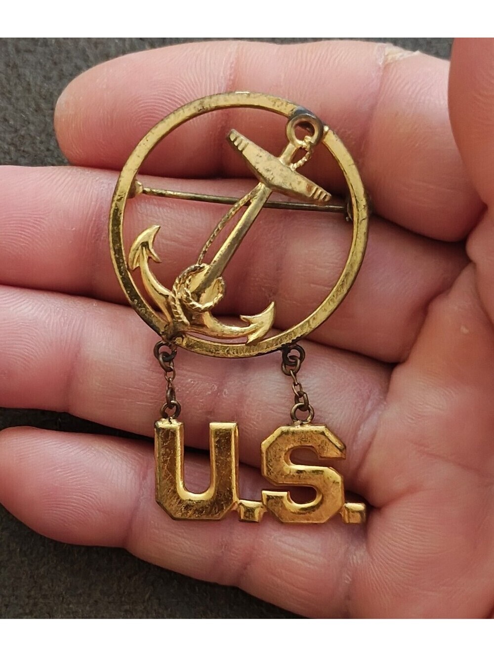 1940s WWII US Navy Gold Tone Anchor & Hanging U.S. Letters Sweetheart Pin.